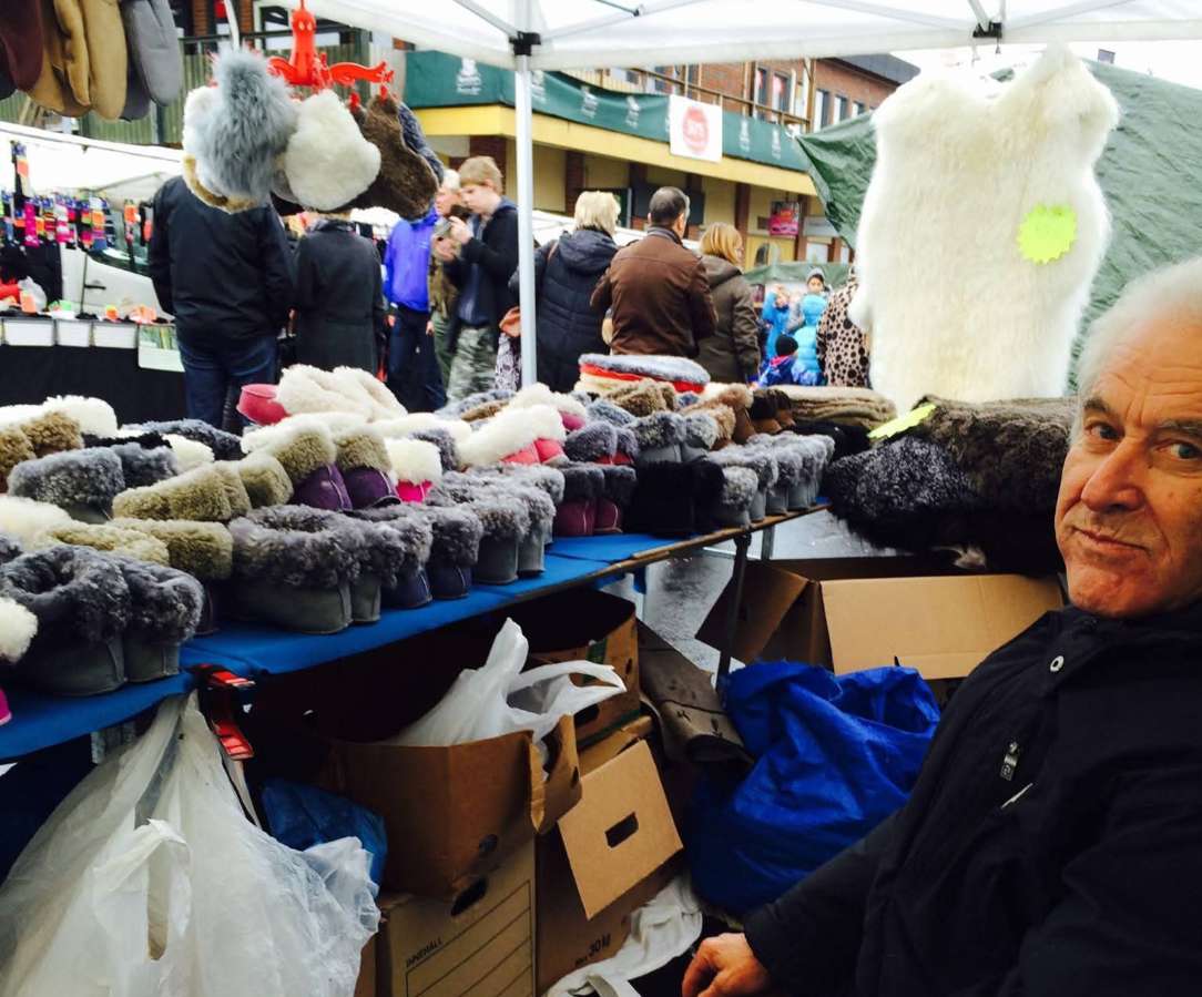 Man sitting in a marketboot
